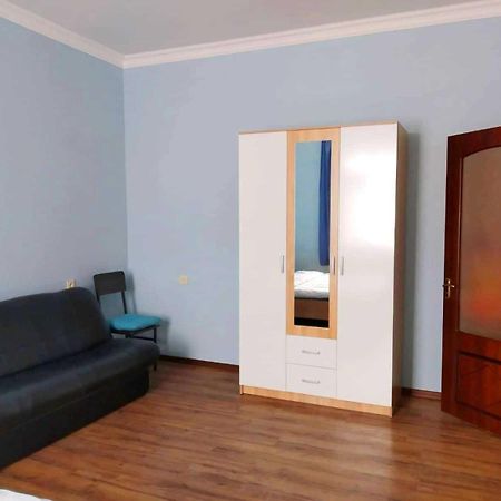 Apartment Near Sasundci Davit Metro Station Yerevan Exterior photo
