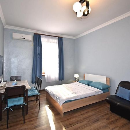 Apartment Near Sasundci Davit Metro Station Yerevan Exterior photo
