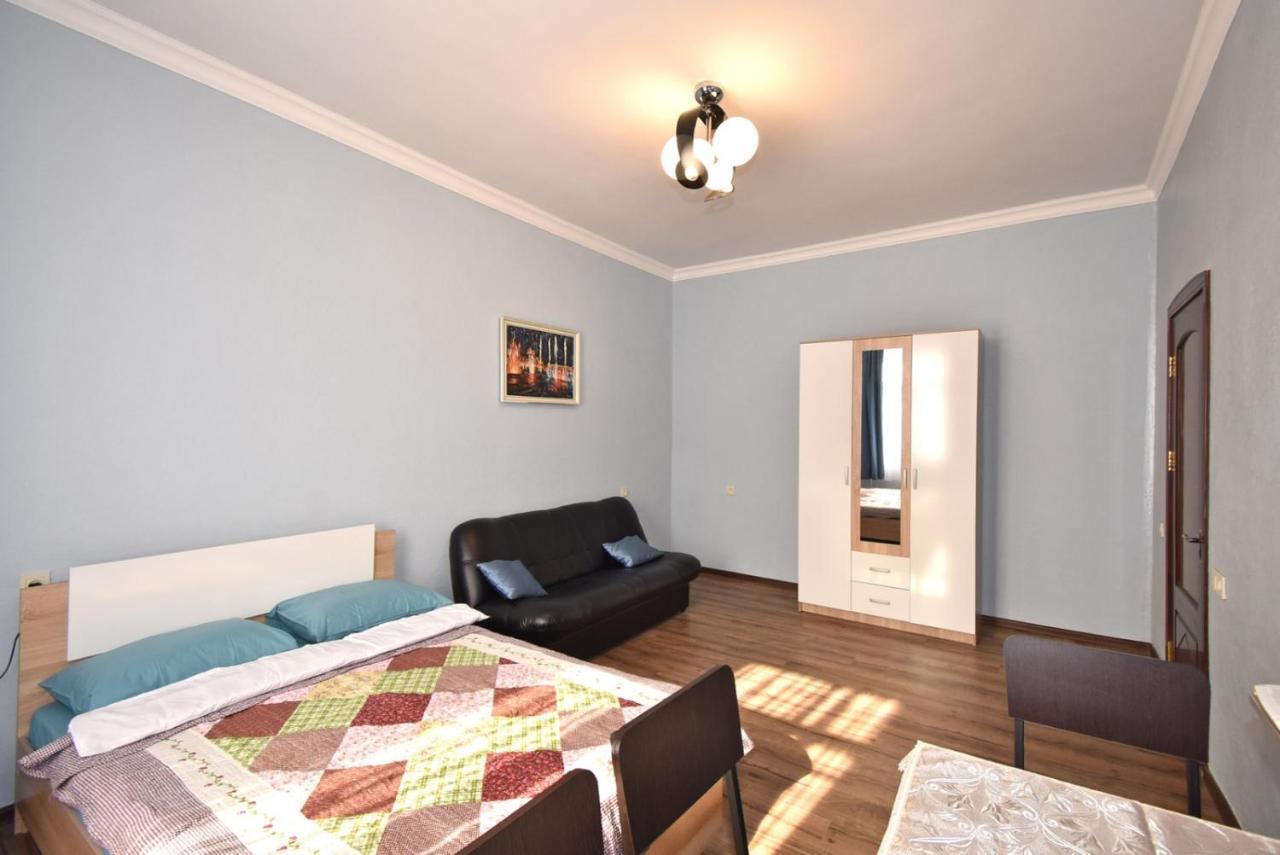 Apartment Near Sasundci Davit Metro Station Yerevan Exterior photo