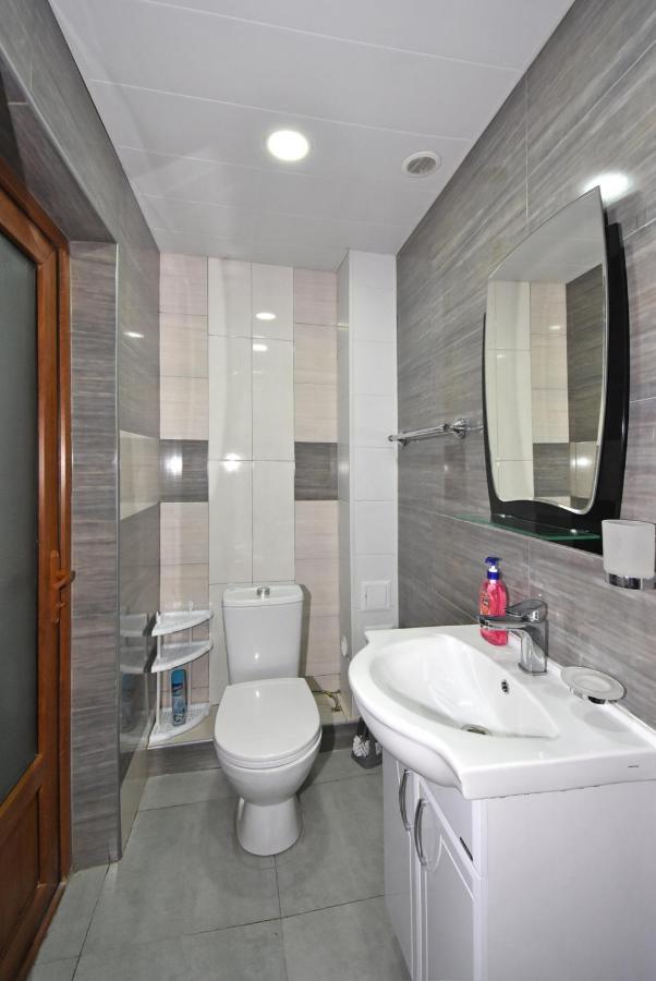 Apartment Near Sasundci Davit Metro Station Yerevan Exterior photo