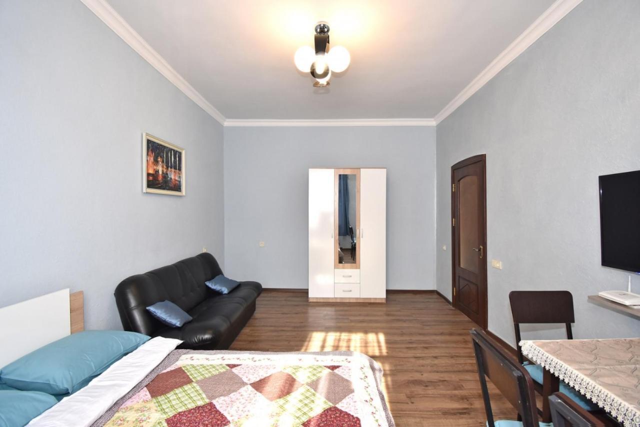 Apartment Near Sasundci Davit Metro Station Yerevan Exterior photo